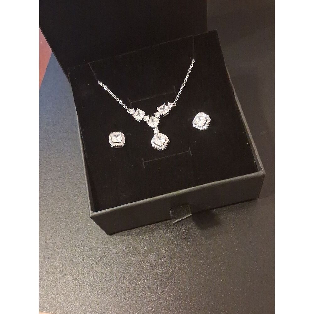 CZ Necklace And Earring Set New In Box